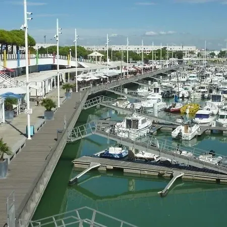 House Close To Royan And Seaside, Ground Floor, Quiet And Comfortable بيت للعطل *