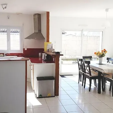 House Close To Royan And Seaside, Ground Floor, Quiet And Comfortable بيت للعطل