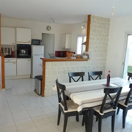 House Close To Royan And Seaside, Ground Floor, Quiet And Comfortable مُدي