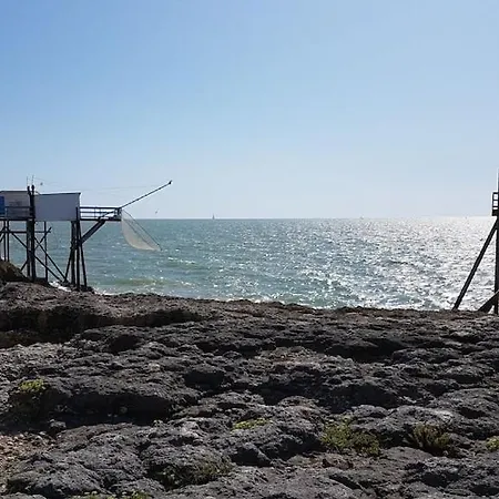 House Close To Royan And Seaside, Ground Floor, Quiet And Comfortable بيت للعطل *