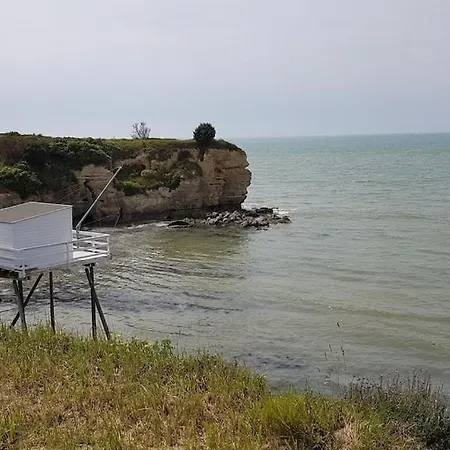 House Close To Royan And Seaside, Ground Floor, Quiet And Comfortable بيت للعطل *